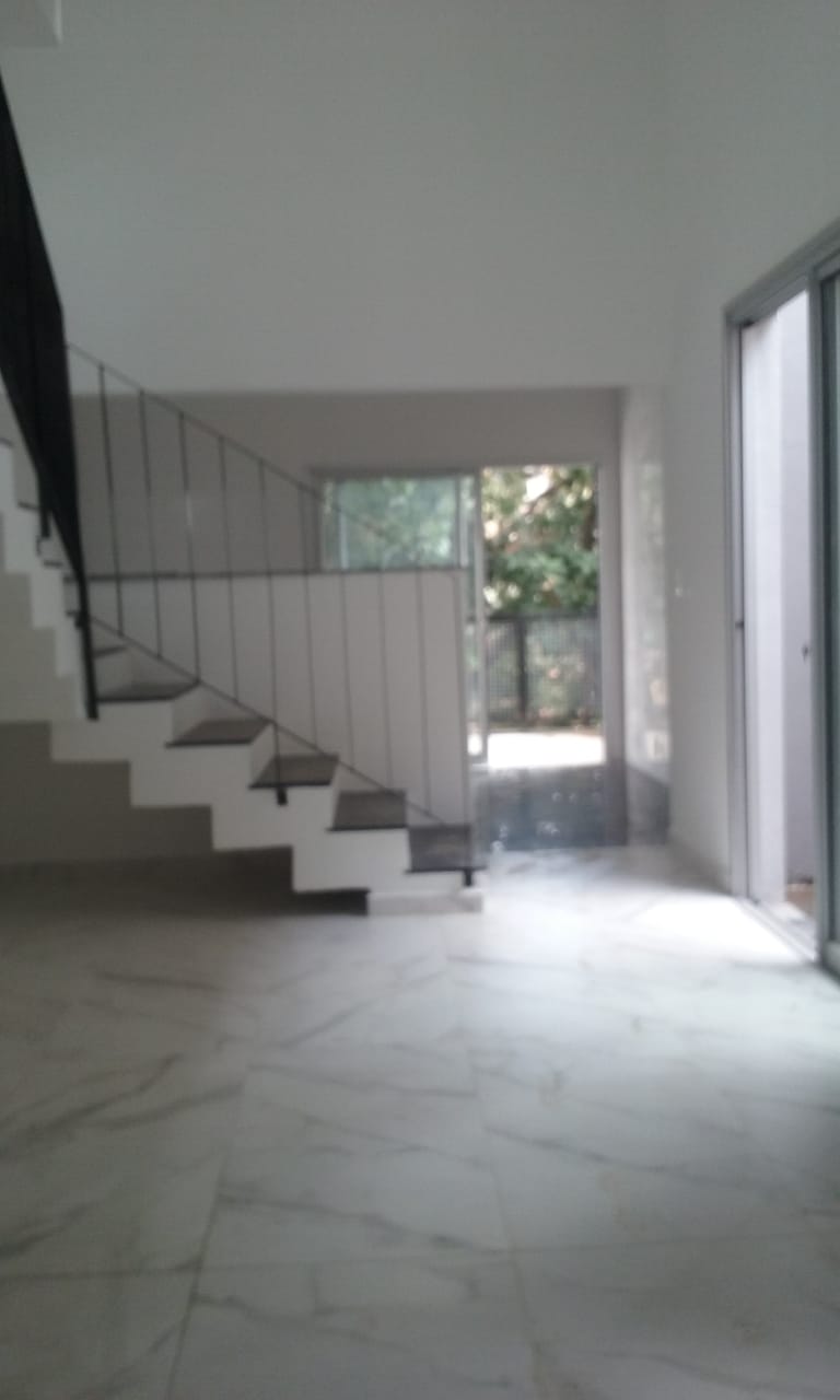 Casa à venda com 3 quartos, 133m² - Foto 1