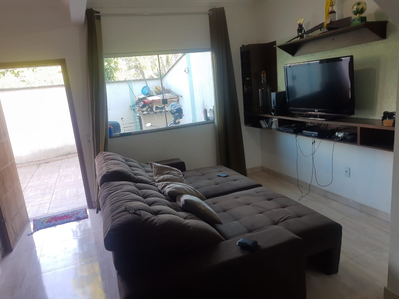 Casa à venda com 3 quartos, 90m² - Foto 1