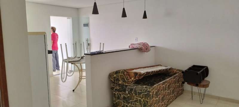 Casa à venda com 2 quartos, 200m² - Foto 1