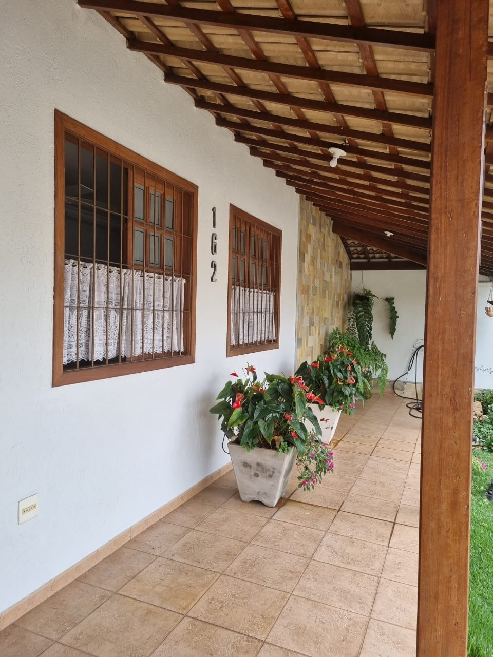 Casa à venda com 3 quartos, 254m² - Foto 1