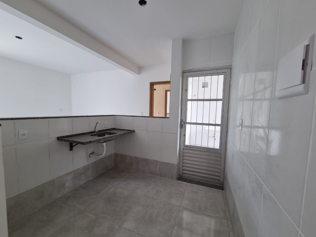 Apartamento à venda com 2 quartos, 65m² - Foto 2