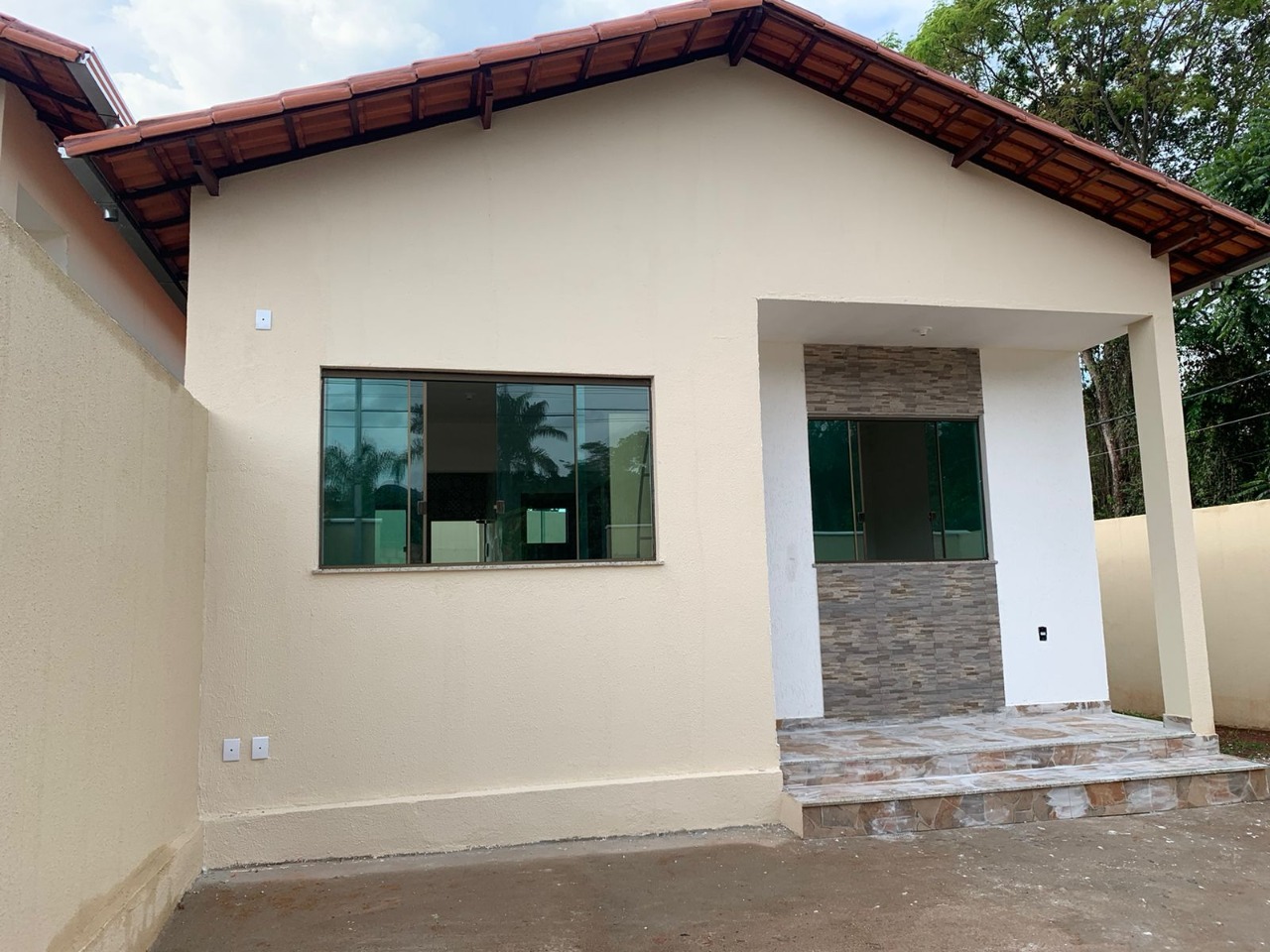 Casa à venda com 2 quartos, 62m² - Foto 1