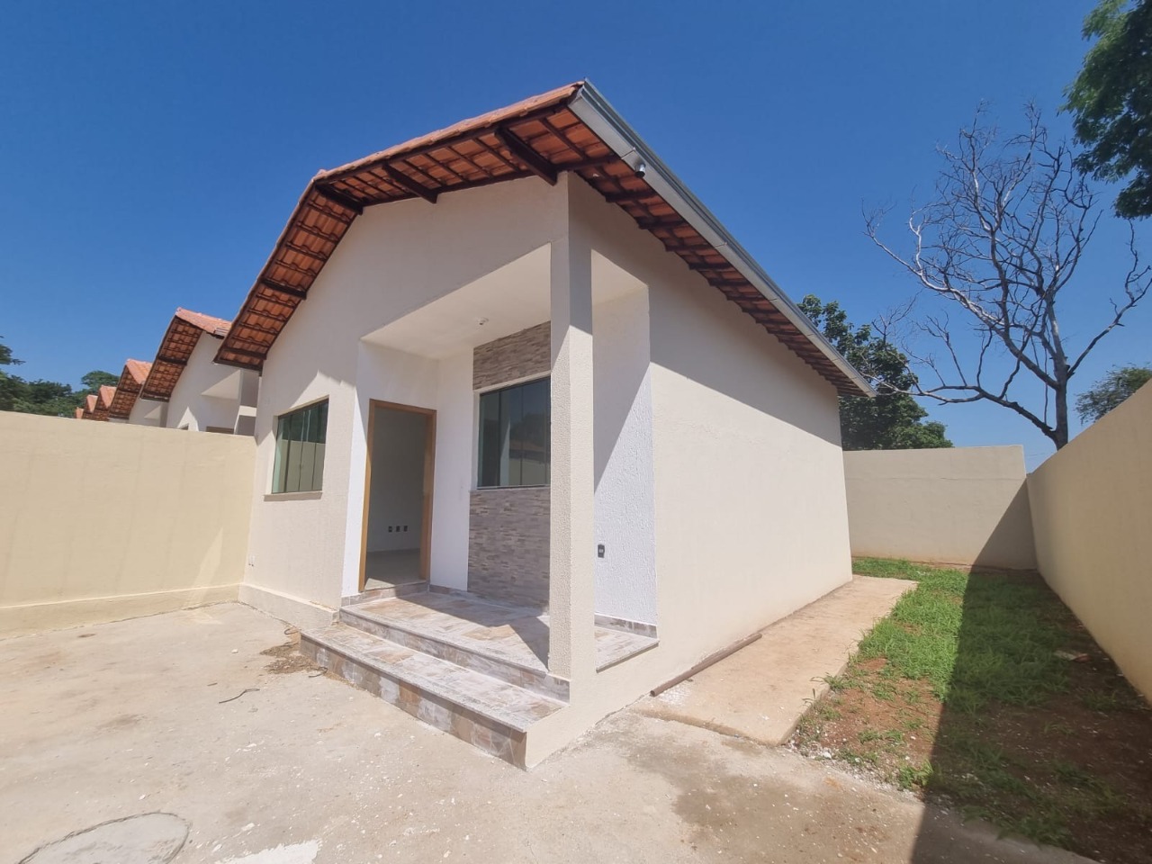 Casa à venda com 2 quartos, 65m² - Foto 3