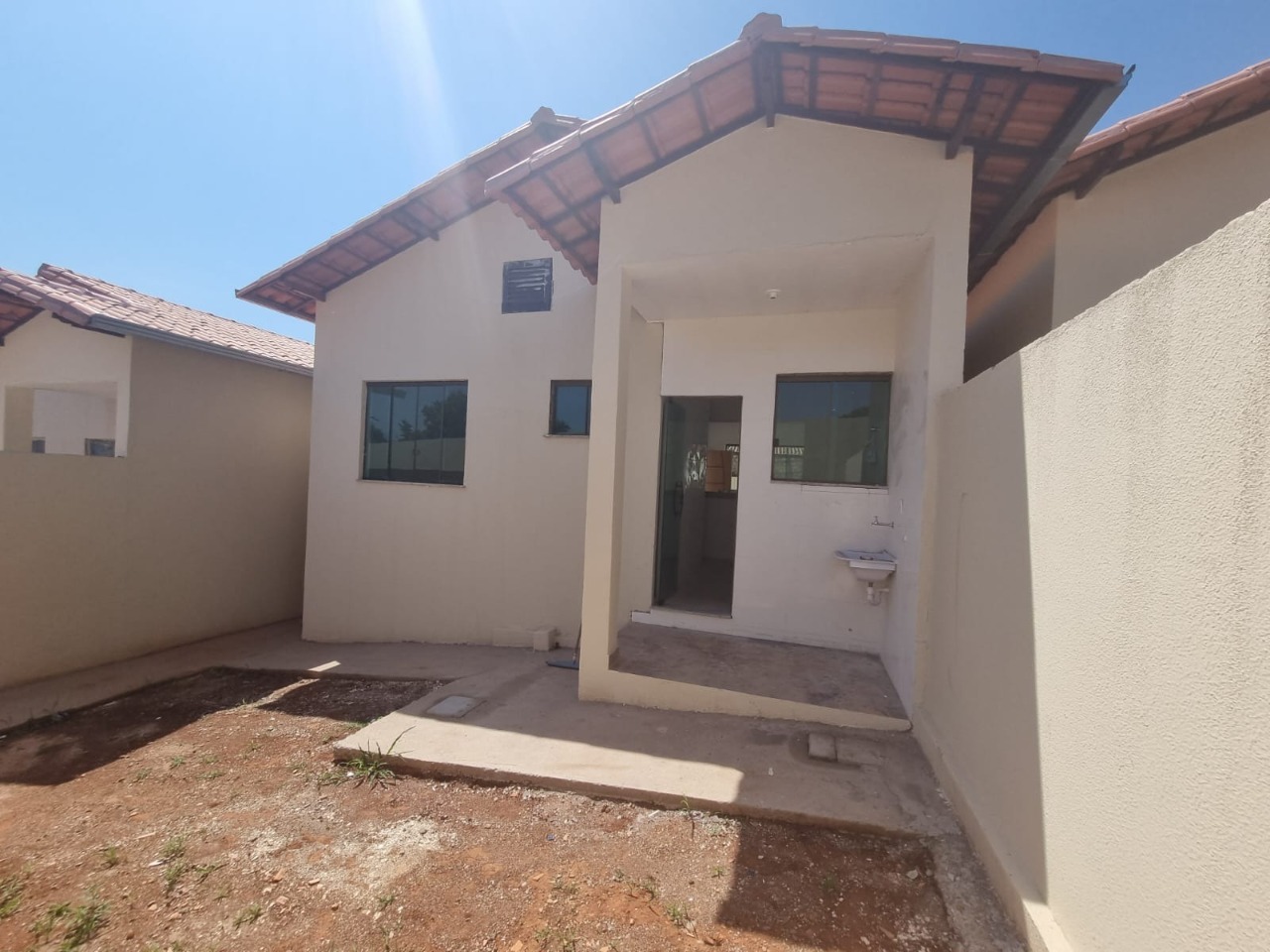 Casa à venda com 2 quartos, 65m² - Foto 2