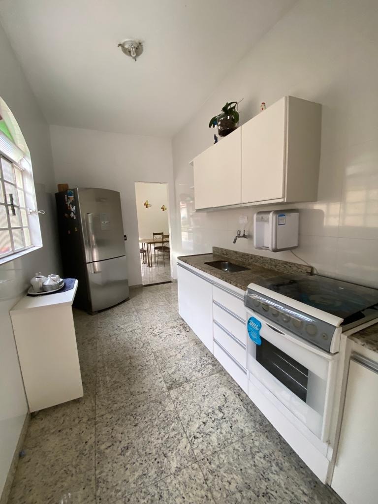 Casa à venda com 3 quartos, 300m² - Foto 8