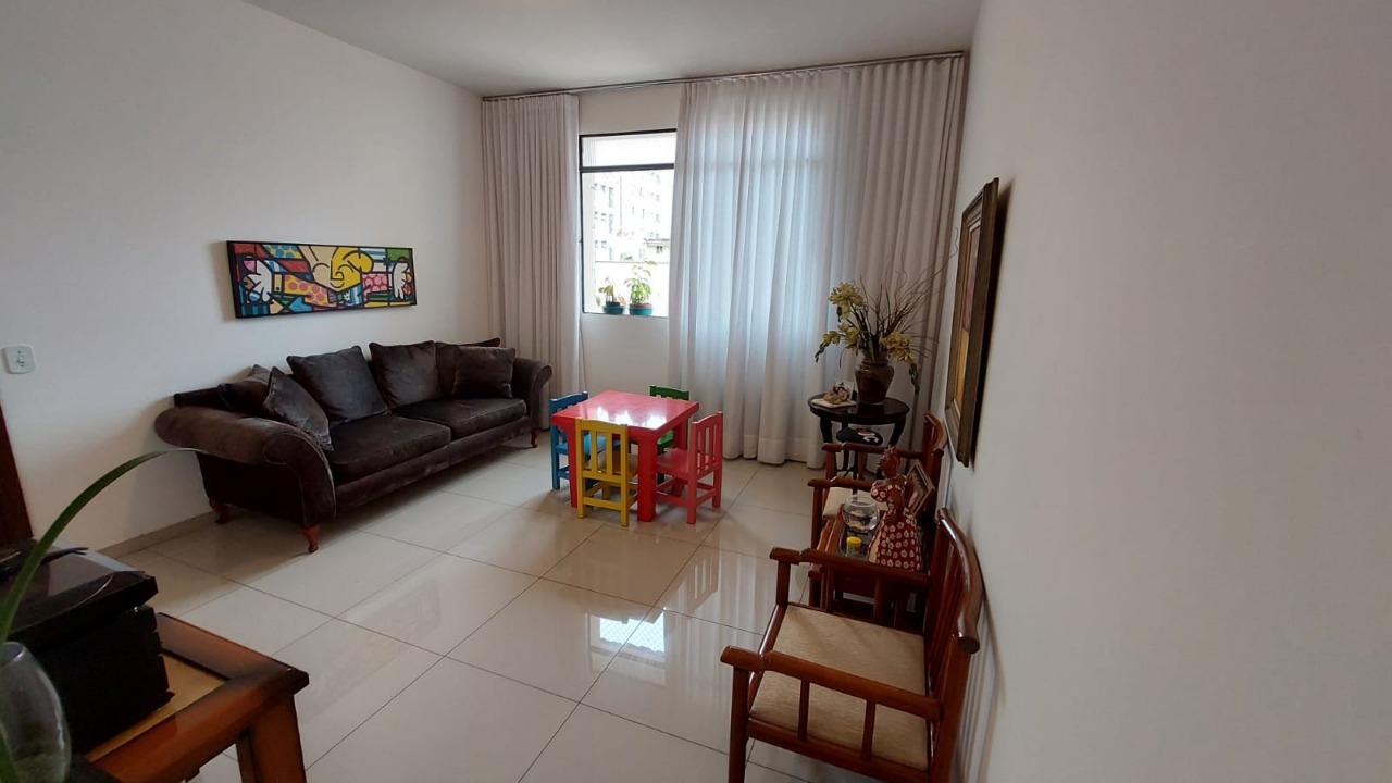 Apartamento à venda com 4 quartos, 150m² - Foto 2