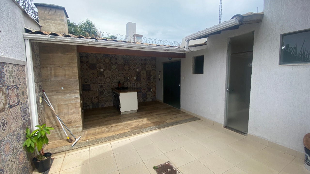 Casa à venda com 4 quartos, 210m² - Foto 8