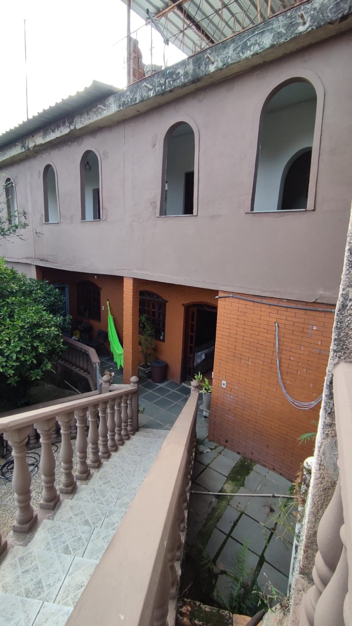 Casa à venda com 3 quartos, 360m² - Foto 1