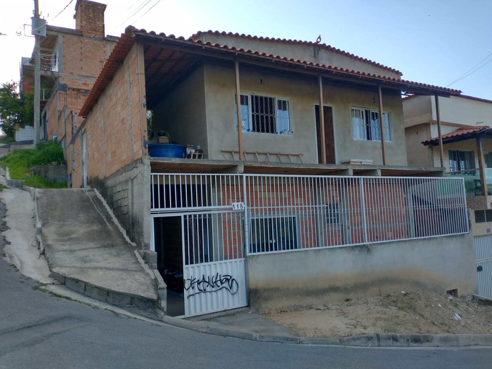 Casa à venda com 5 quartos, 180m² - Foto 1