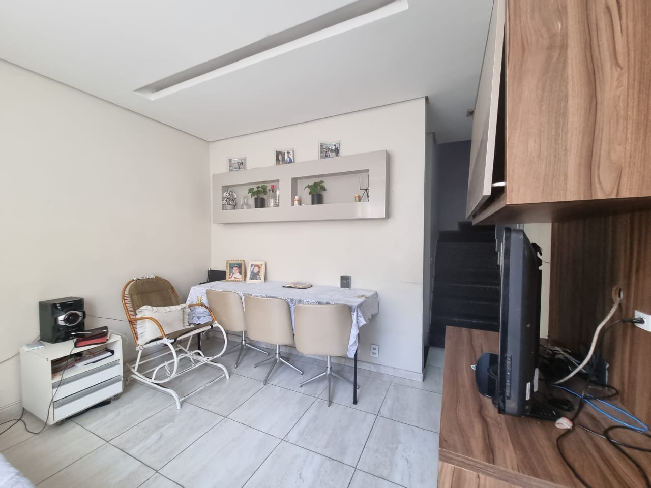 Casa à venda com 4 quartos, 93m² - Foto 1