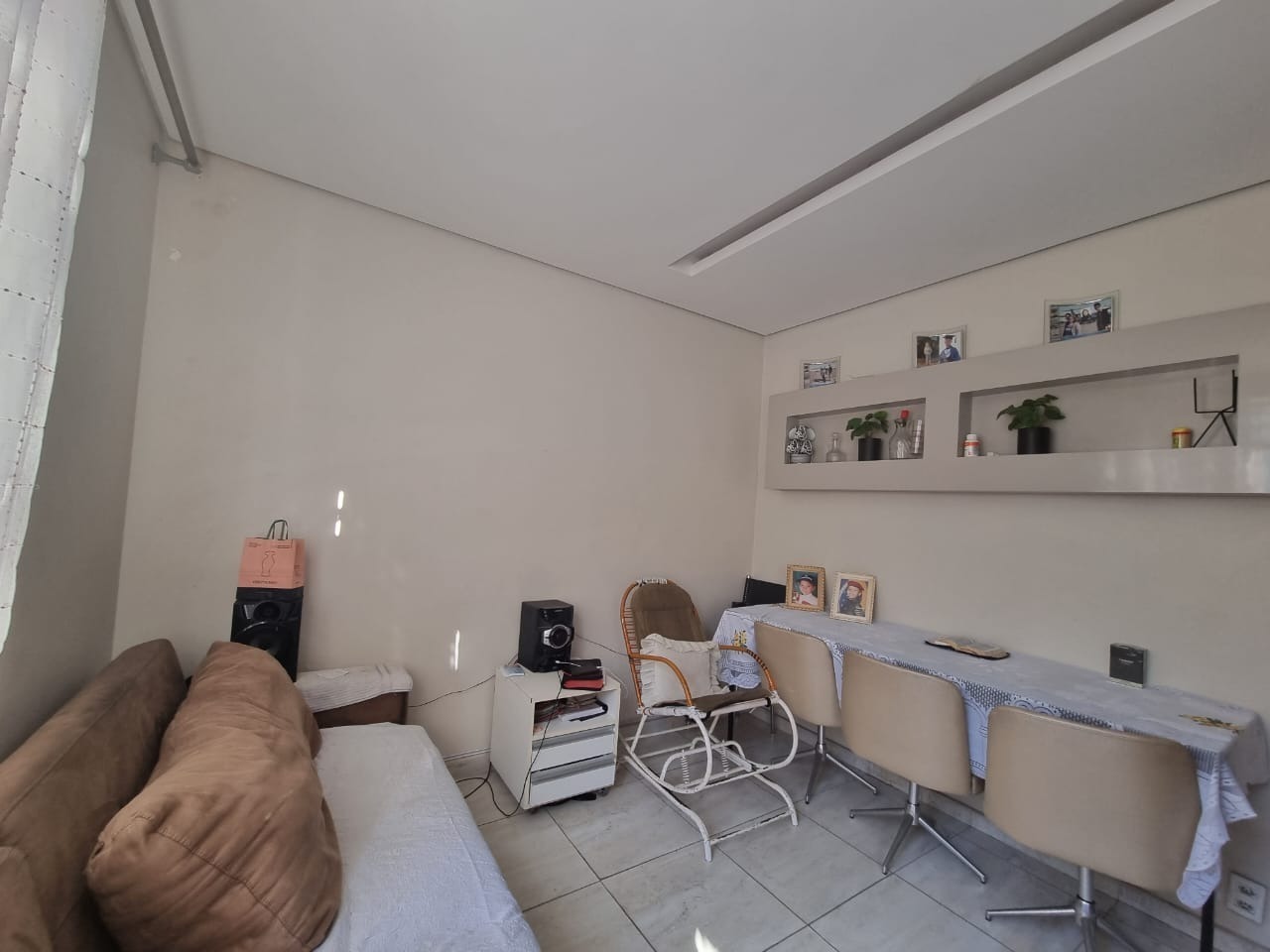 Casa à venda com 4 quartos, 93m² - Foto 2