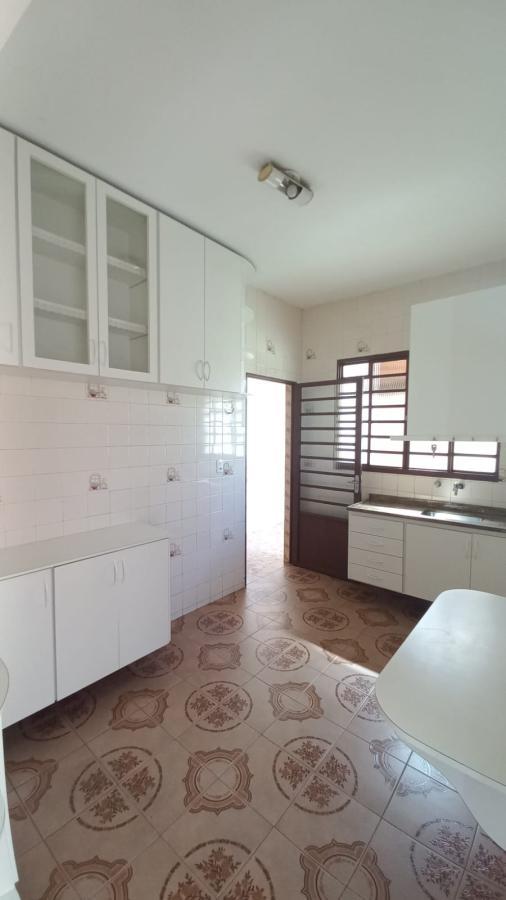 Casa à venda com 3 quartos, 180m² - Foto 3