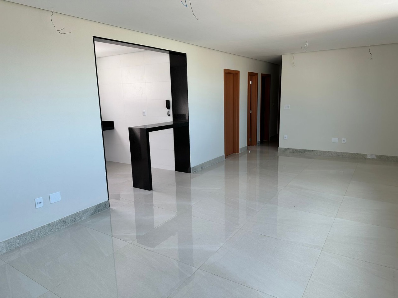 Apartamento à venda com 4 quartos, 183m² - Foto 2