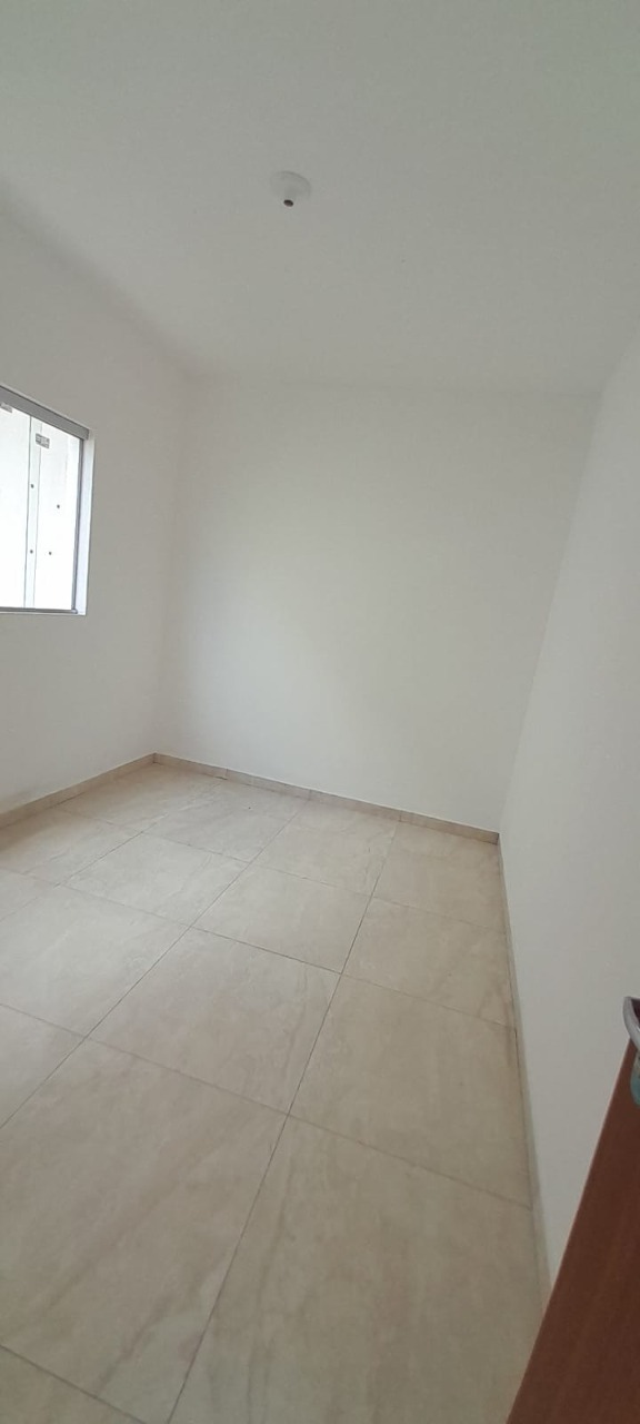 Casa à venda com 2 quartos, 40m² - Foto 4