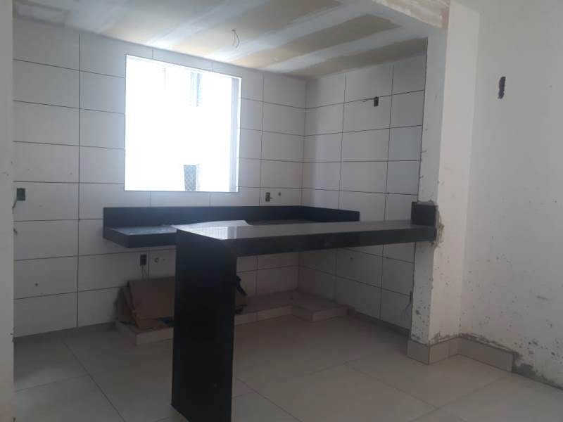 Apartamento à venda com 2 quartos, 64m² - Foto 2