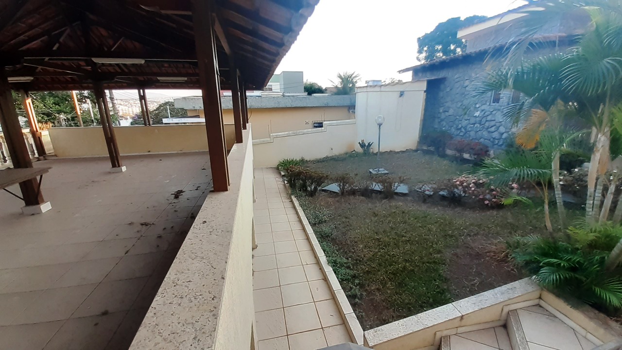 Casa à venda com 4 quartos, 450m² - Foto 5