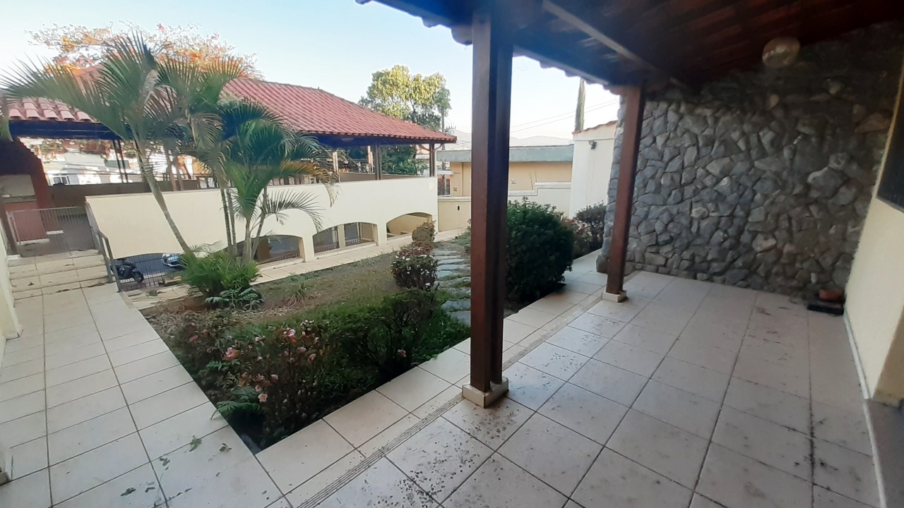 Casa à venda com 4 quartos, 450m² - Foto 8