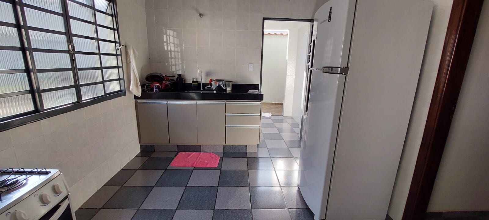 Casa à venda com 3 quartos, 286m² - Foto 2