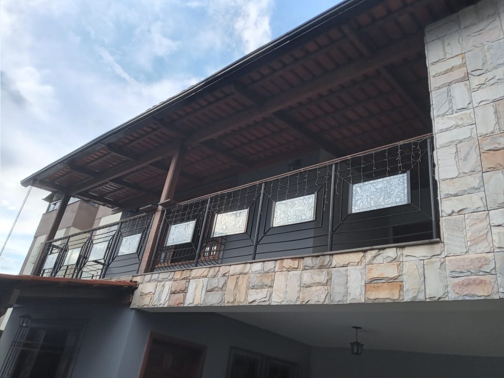 Casa à venda com 3 quartos, 360m² - Foto 1