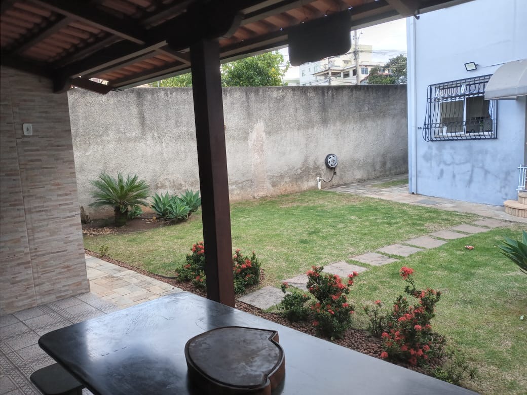 Casa à venda com 3 quartos, 360m² - Foto 2