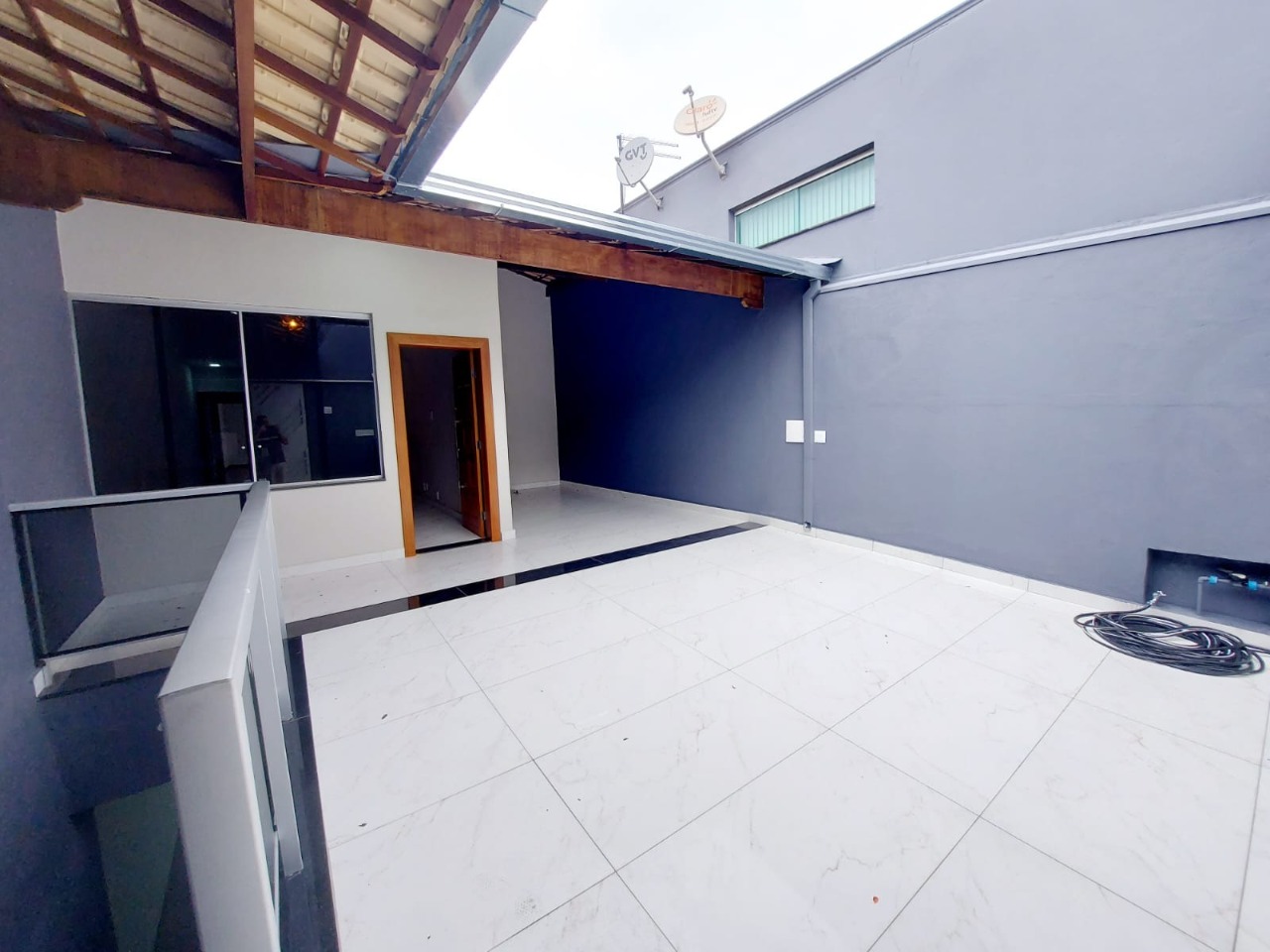 Casa à venda com 3 quartos, 260m² - Foto 2