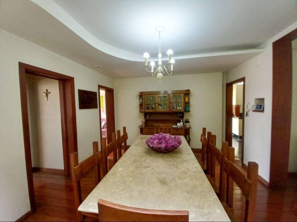 Casa à venda com 5 quartos, 330m² - Foto 11