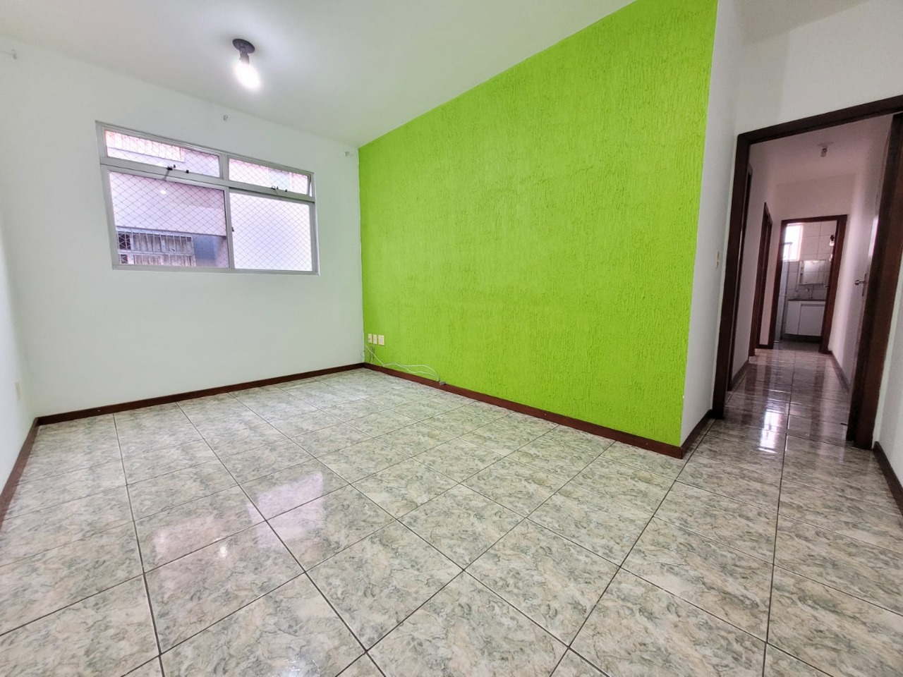 Apartamento à venda com 3 quartos, 75m² - Foto 2