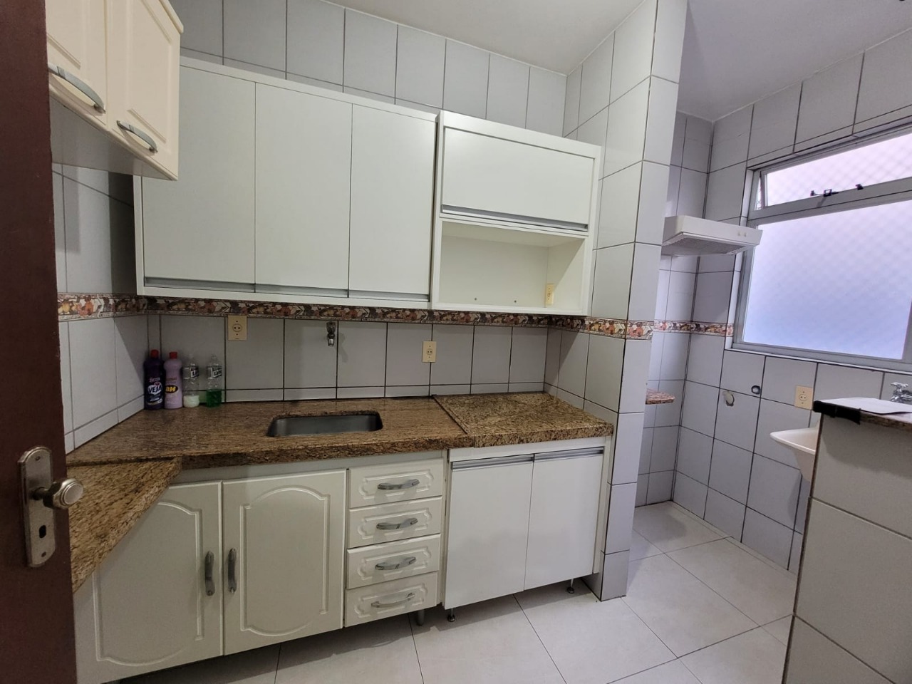 Apartamento à venda com 3 quartos, 75m² - Foto 4