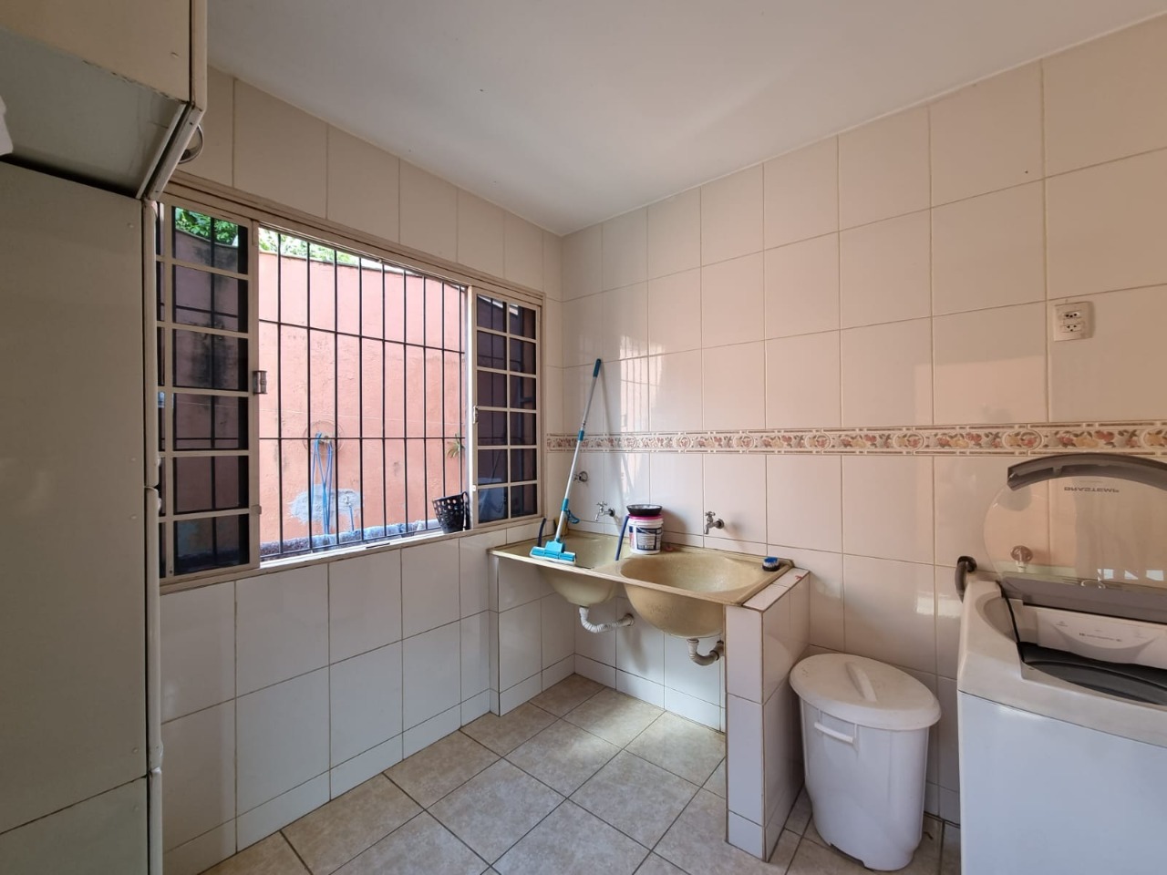 Casa à venda com 2 quartos, 245m² - Foto 3