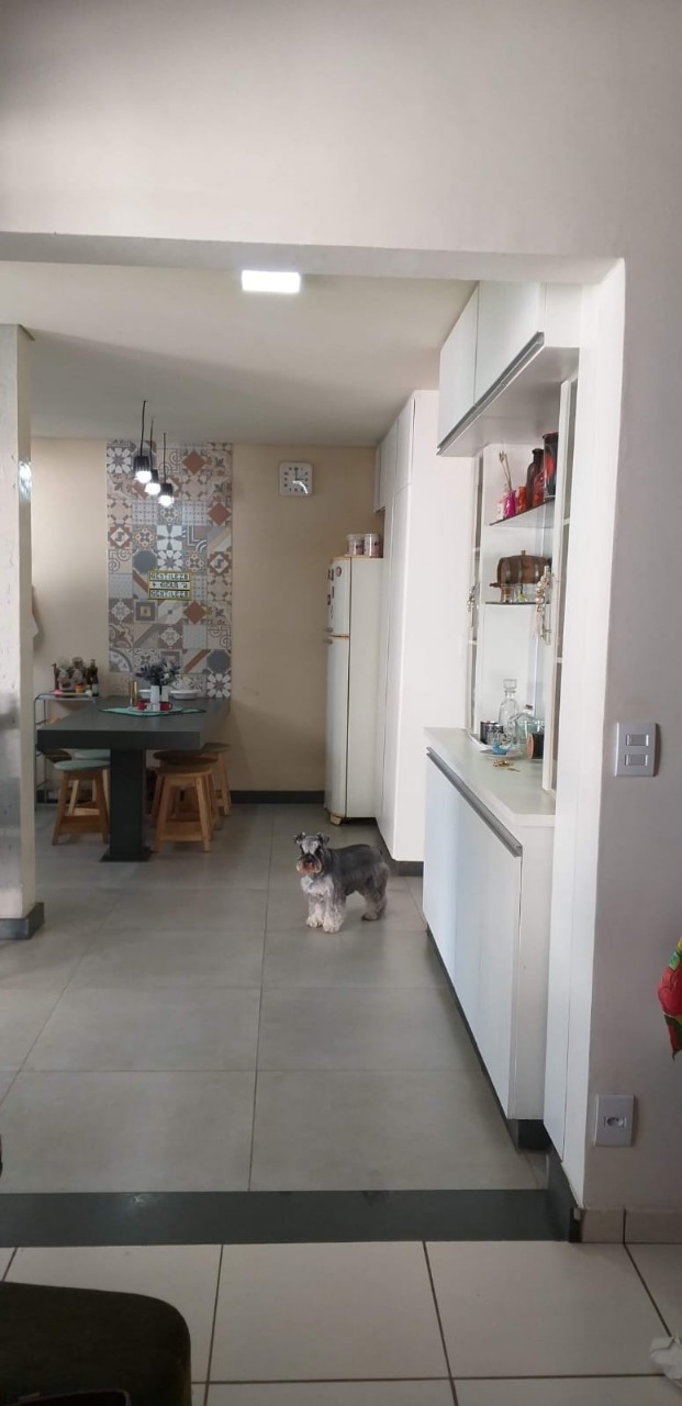 Casa à venda com 3 quartos, 250m² - Foto 3