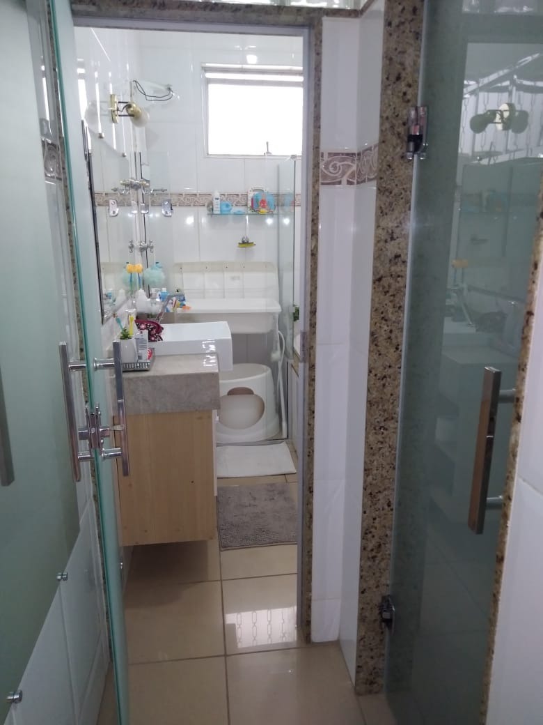 Casa à venda com 3 quartos, 158m² - Foto 1