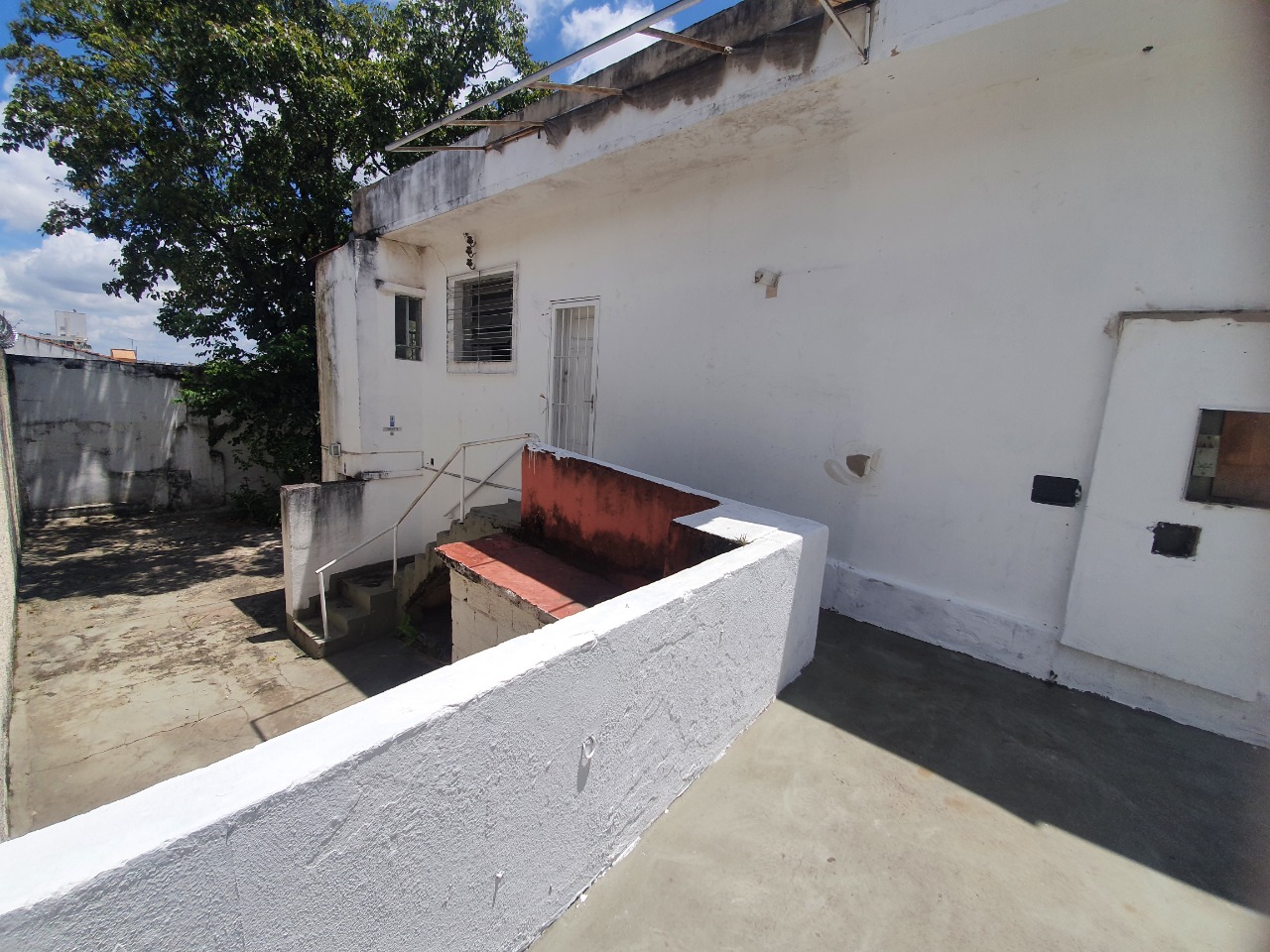 Casa para alugar com 3 quartos, 250m² - Foto 2