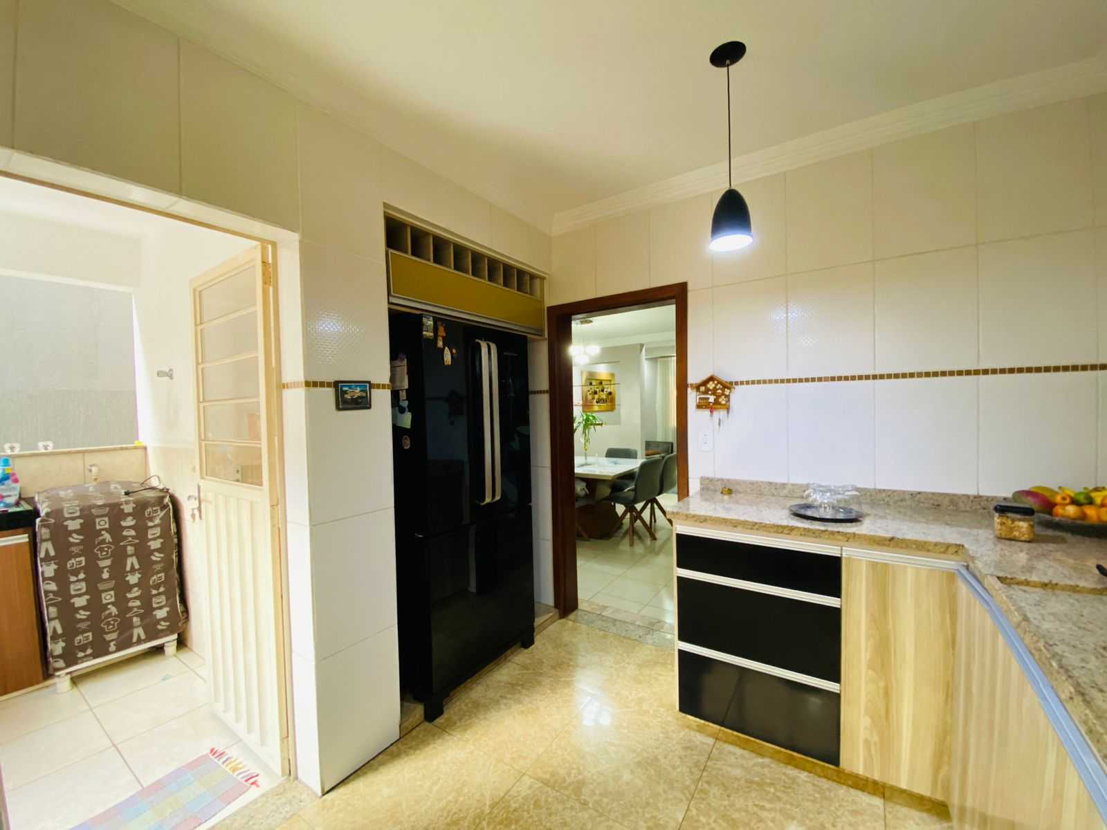 Casa à venda com 3 quartos, 240m² - Foto 11