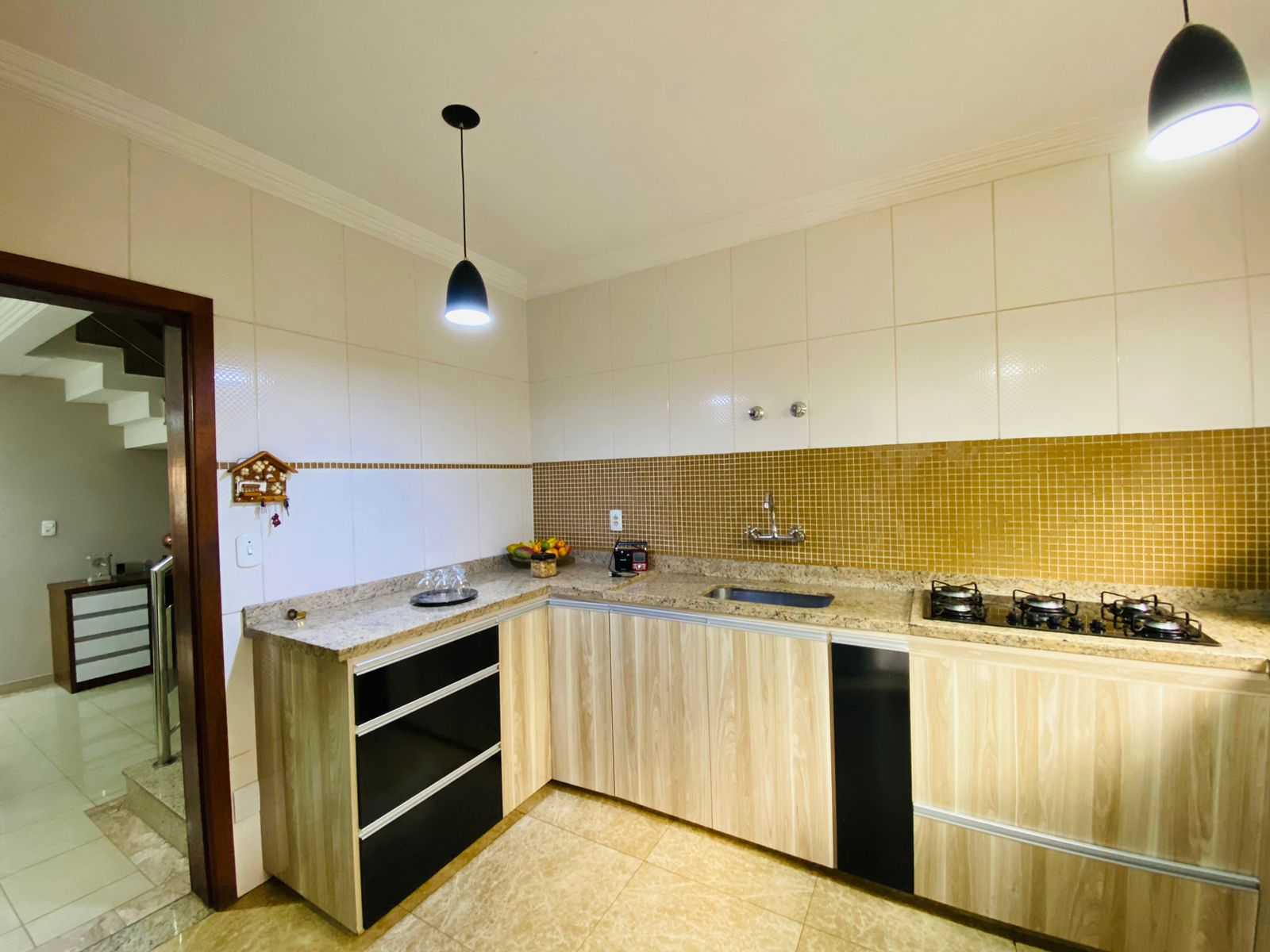 Casa à venda com 3 quartos, 240m² - Foto 10