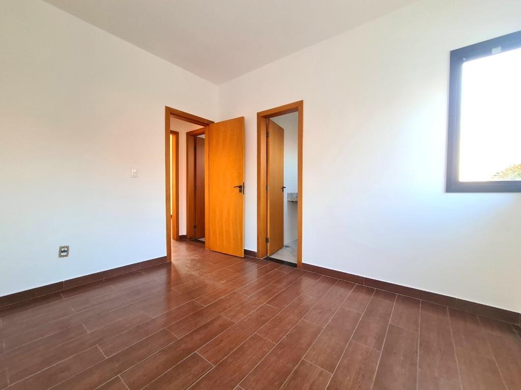 Casa à venda com 3 quartos, 90m² - Foto 4