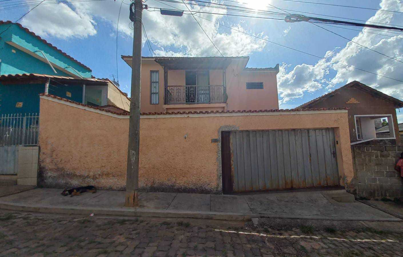 Casa à venda com 3 quartos, 300m² - Foto 1