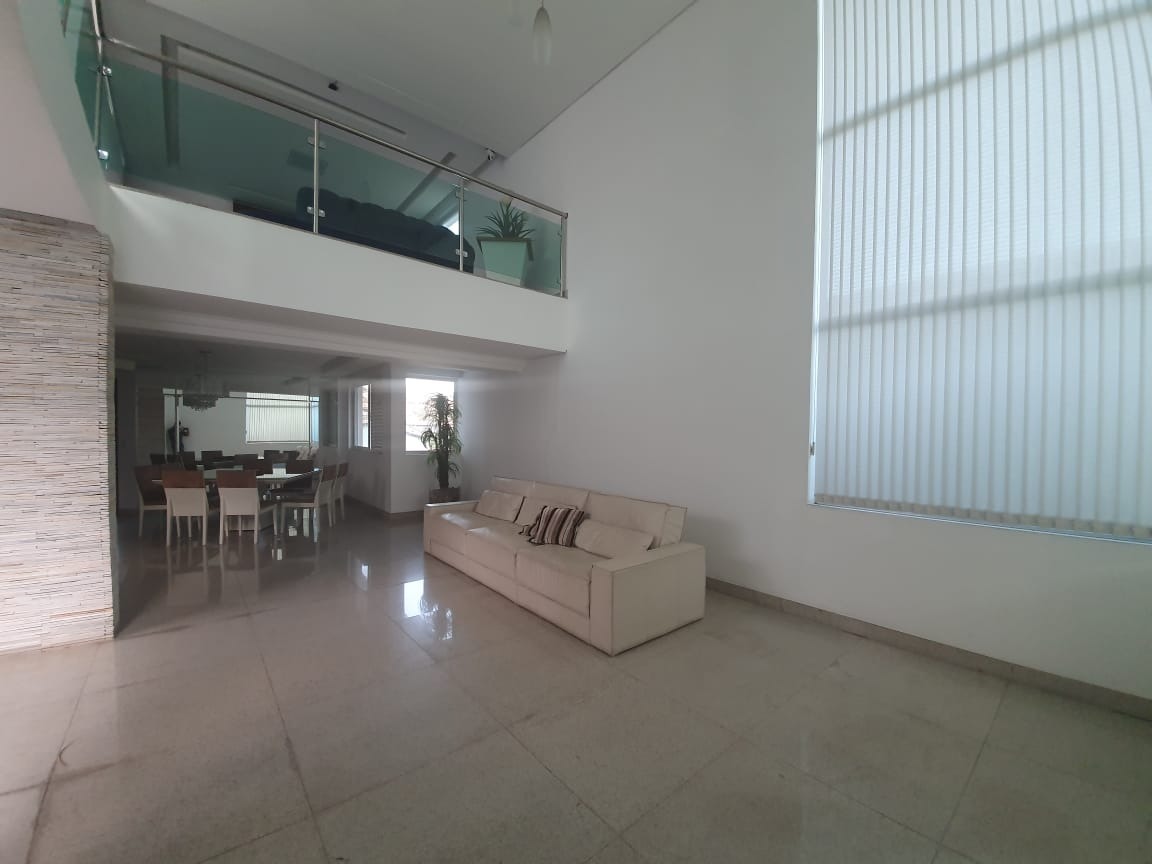 Casa à venda com 3 quartos, 540m² - Foto 1