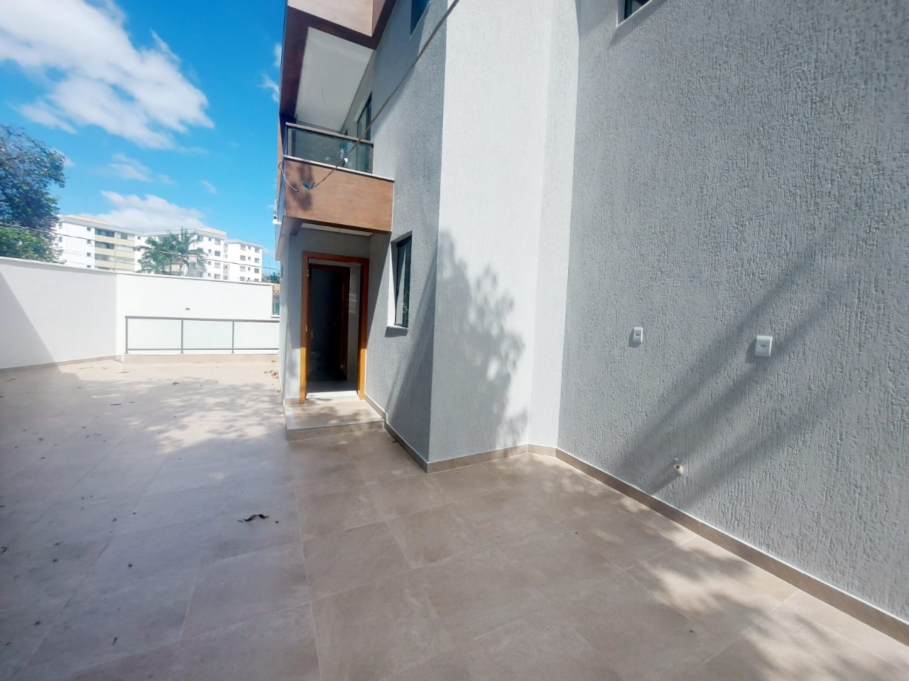 Casa à venda com 3 quartos, 205m² - Foto 2