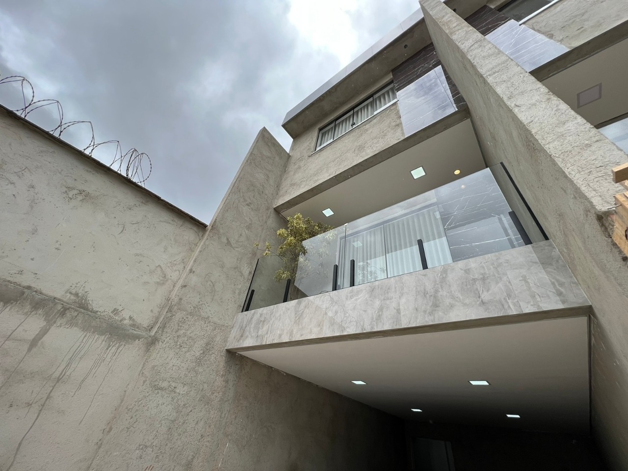 Casa à venda com 3 quartos, 145m² - Foto 1