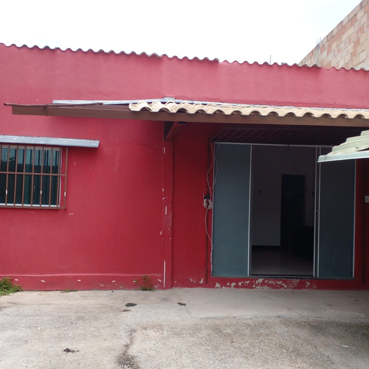 Casa à venda com 2 quartos, 180m² - Foto 1