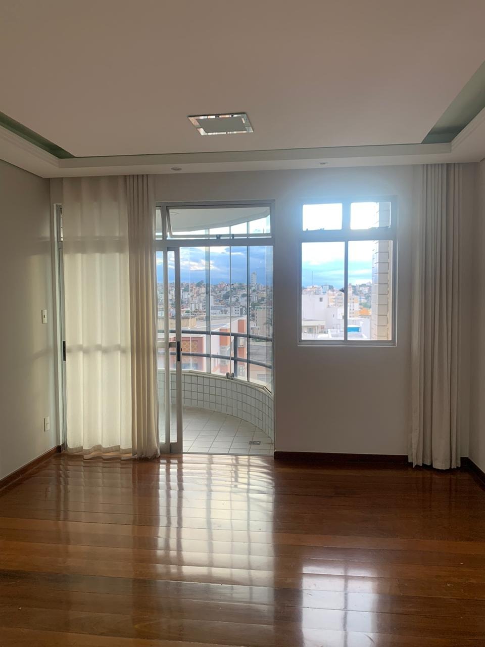 Apartamento à venda com 3 quartos, 100m² - Foto 1