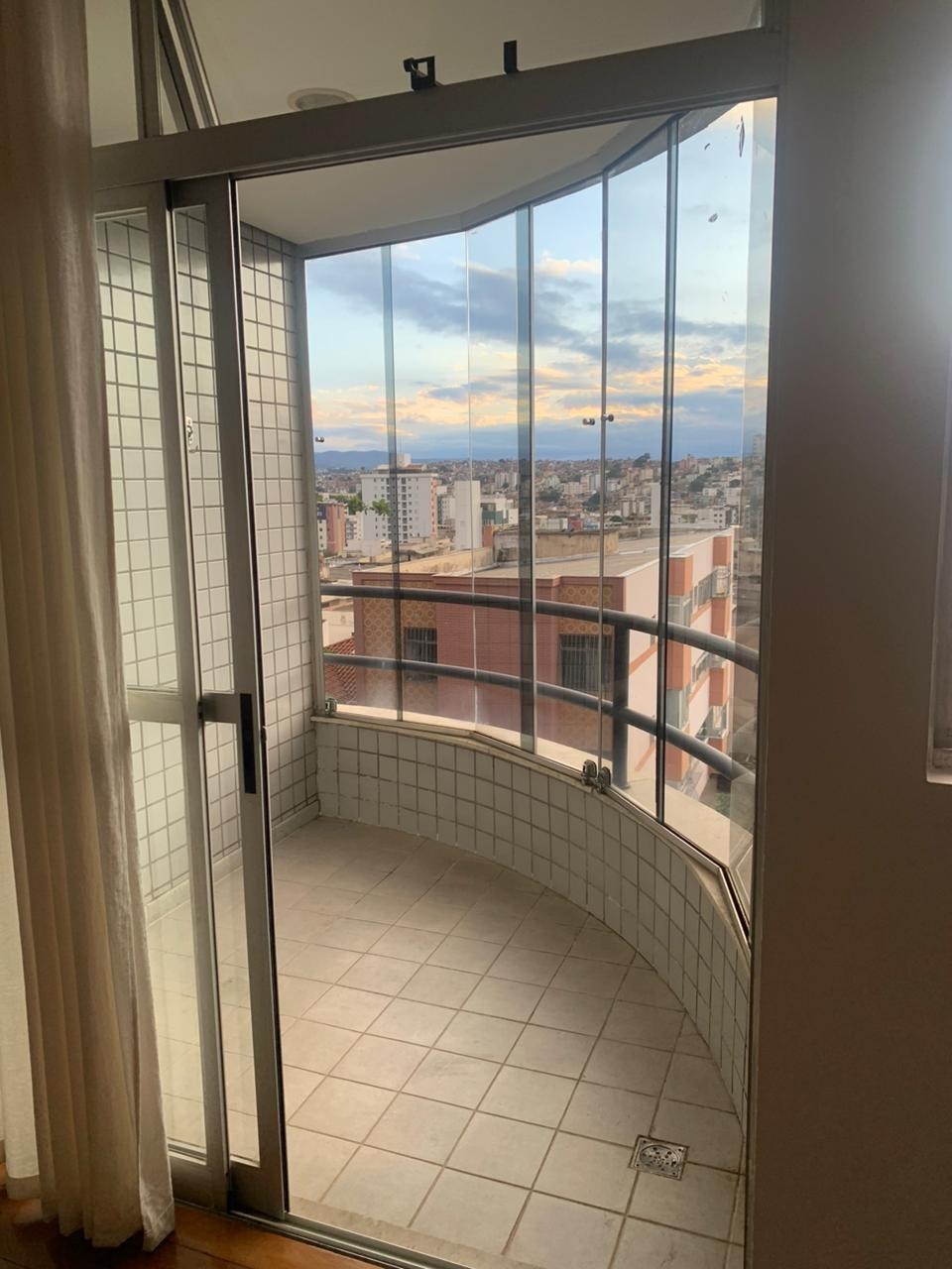 Apartamento à venda com 3 quartos, 100m² - Foto 2