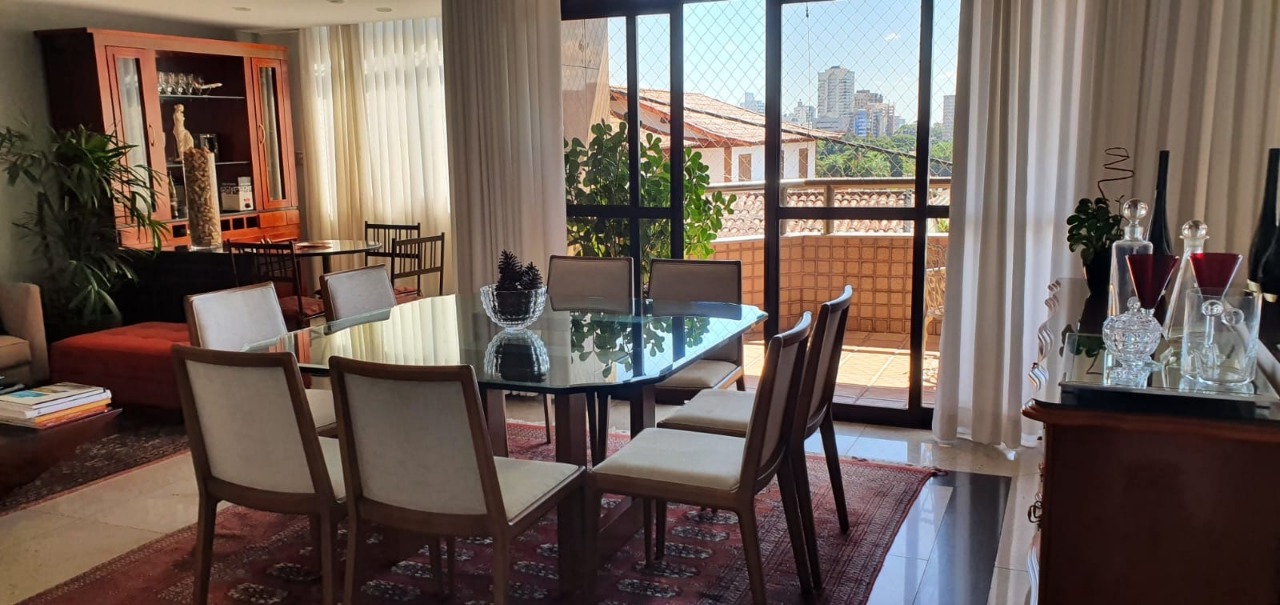 Apartamento à venda com 4 quartos, 194m² - Foto 2