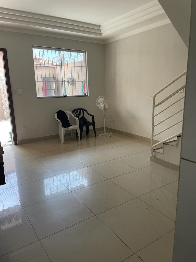 Casa à venda com 2 quartos, 50m² - Foto 3