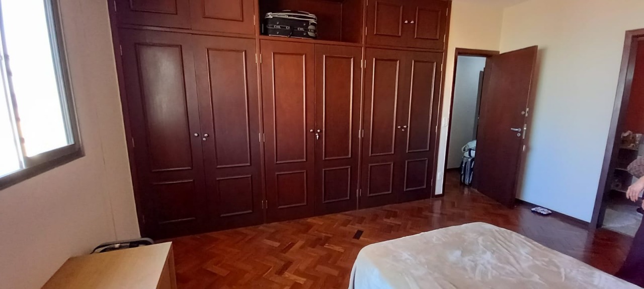 Casa à venda com 4 quartos, 400m² - Foto 1