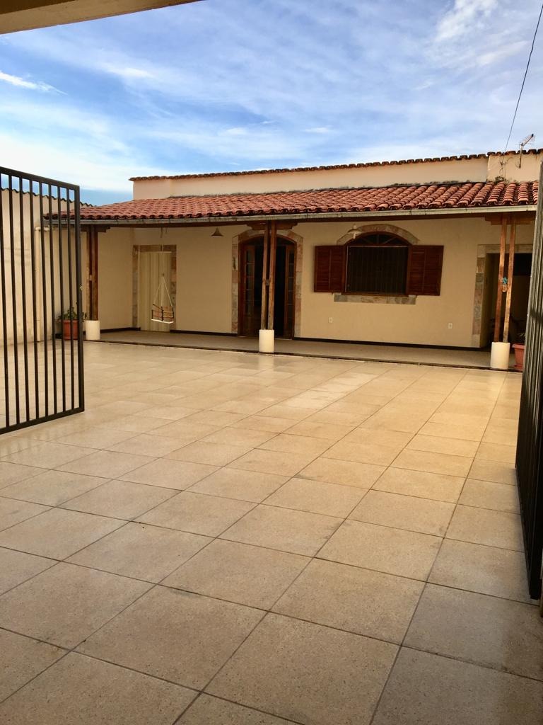 Casa à venda com 3 quartos, 400m² - Foto 1