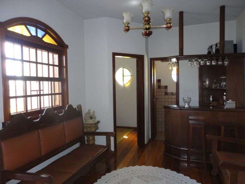 Casa à venda com 4 quartos, 196m² - Foto 2