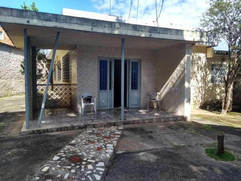 Casa à venda com 2 quartos, 128m² - Foto 1