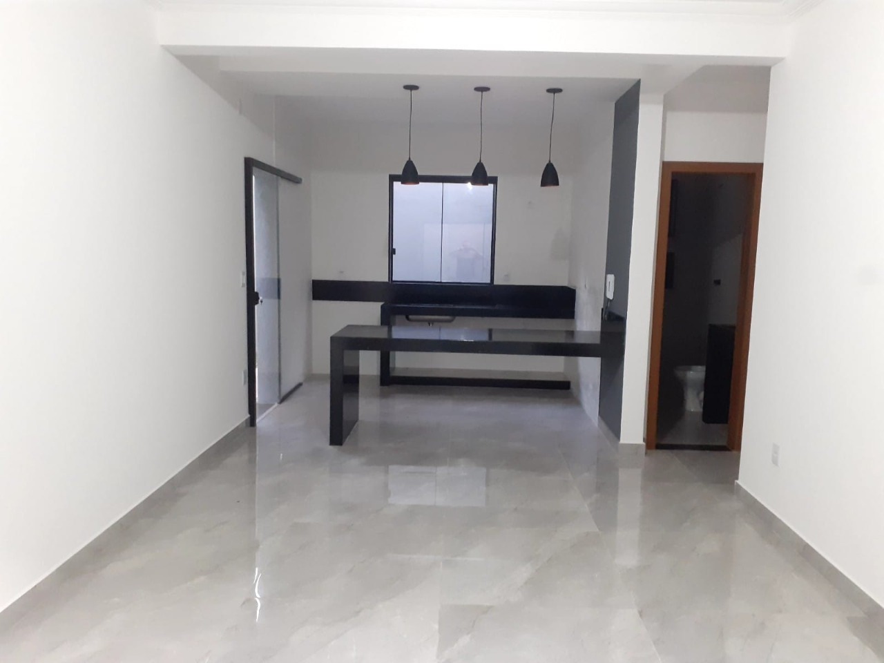 Apartamento à venda com 2 quartos, 75m² - Foto 2