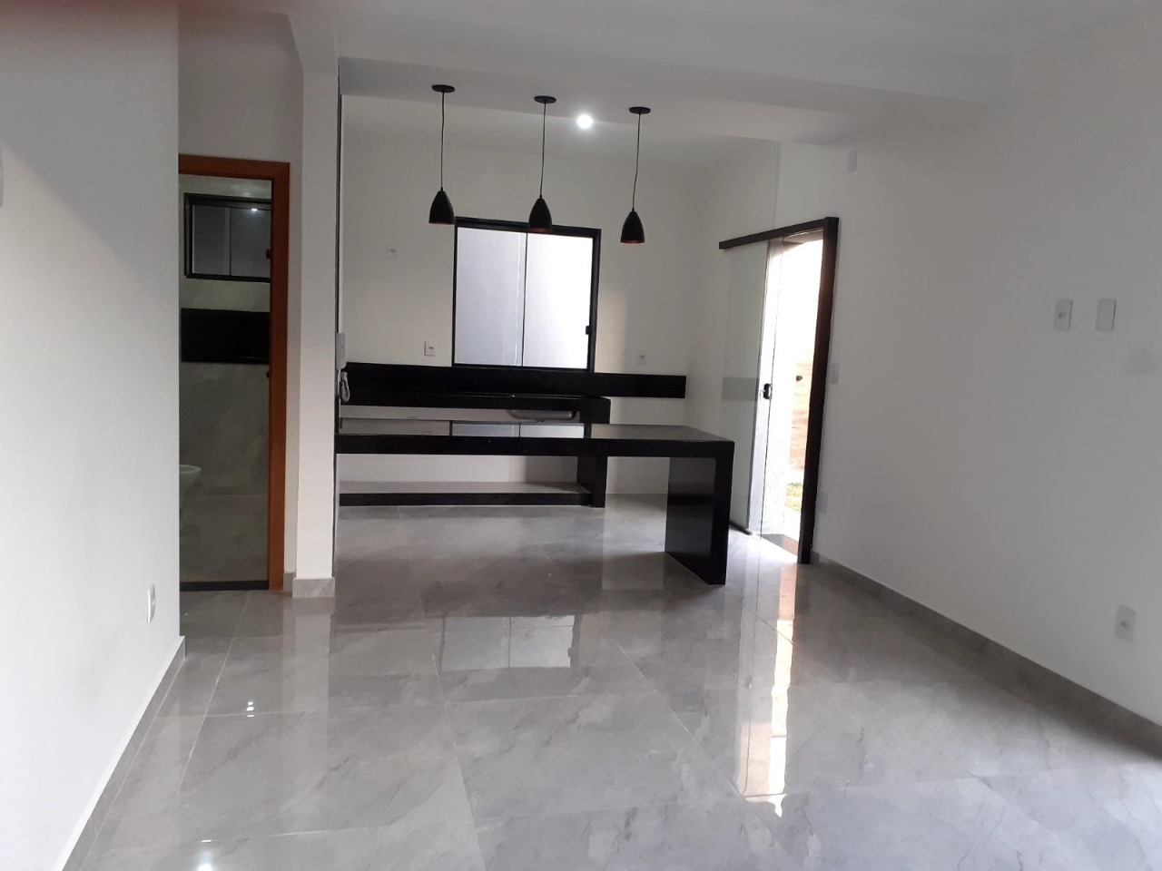 Apartamento à venda com 2 quartos, 75m² - Foto 1